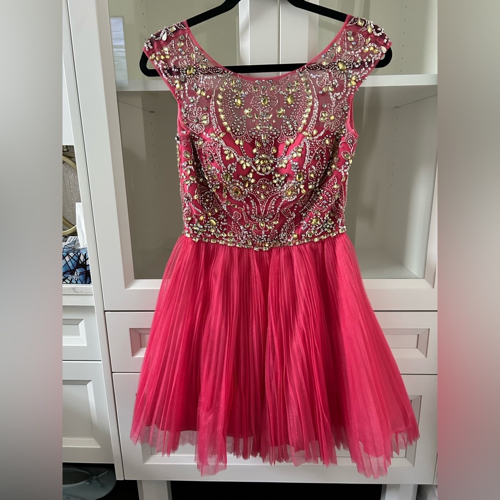 Sherri Hill Pink Beaded Dress perfect for a graduation💗